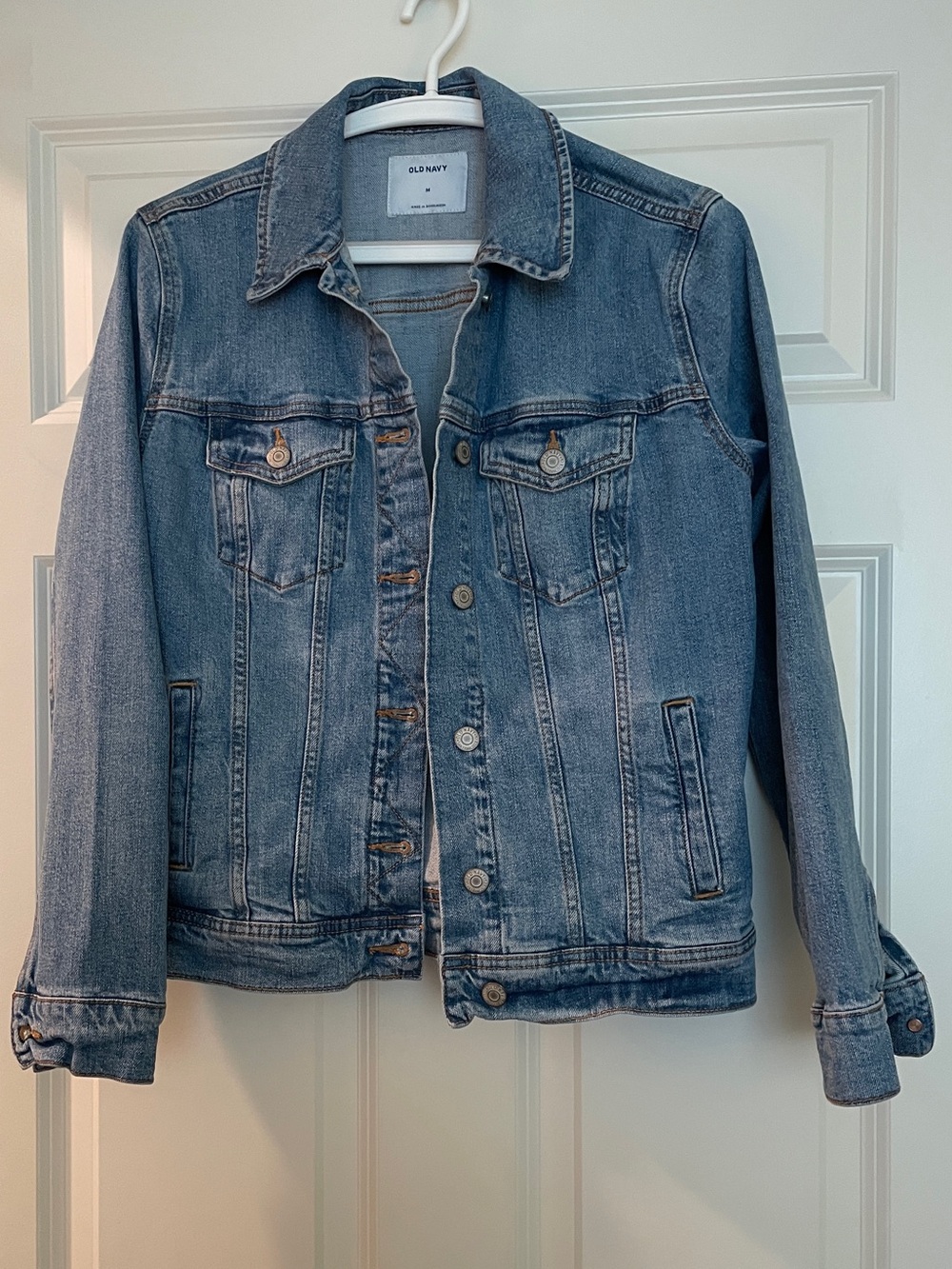 Old Navy Women's Denim Jacket in Medium Blue Wash